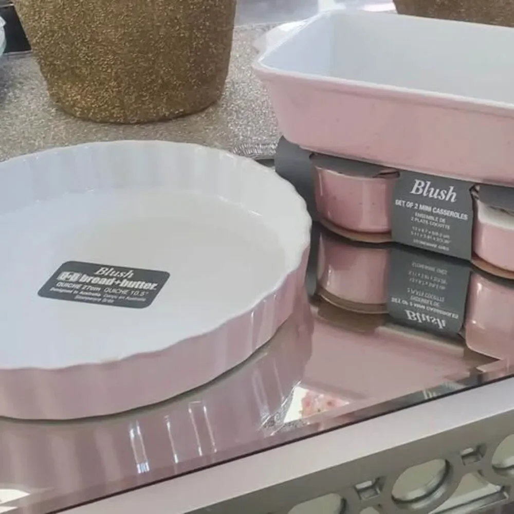 NWT Pastel pink bakeware Bundle 4 pcs